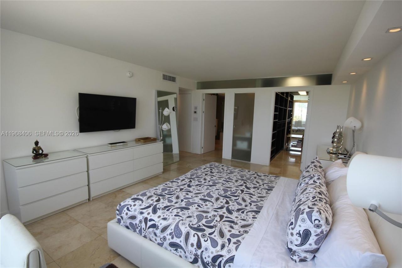 5151 Collins Av, Unit 532, Miami Beach, FL 33140 Photo