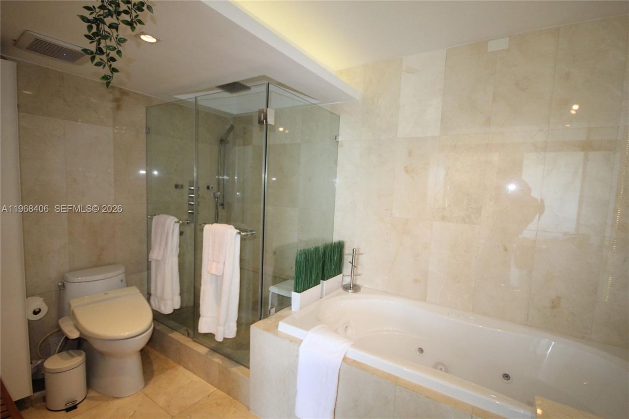 5151 Collins Av, Unit 532, Miami Beach, FL 33140 Photo
