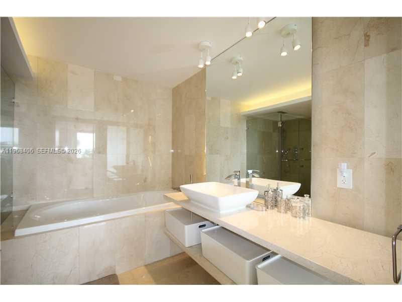 5151 Collins Av, Unit 532, Miami Beach, FL 33140 Photo
