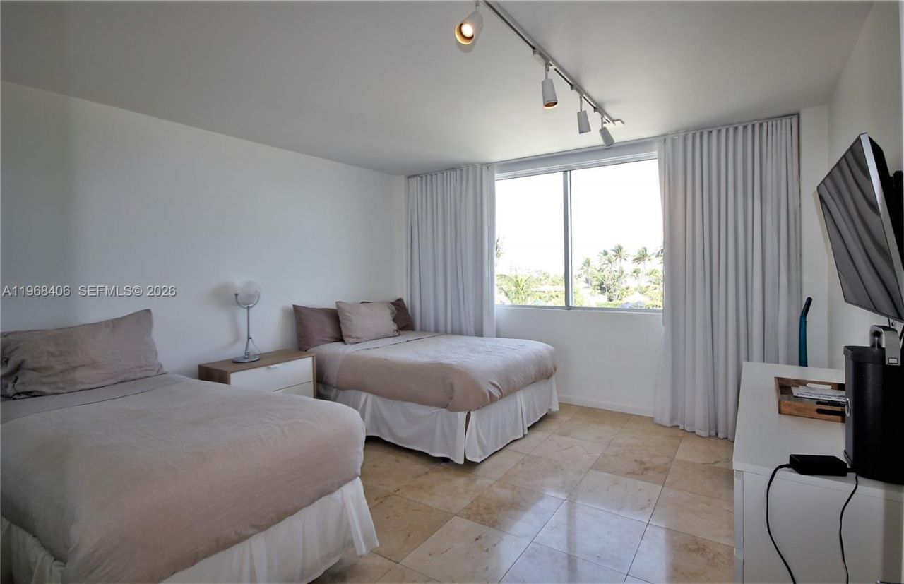 5151 Collins Av, Unit 532, Miami Beach, FL 33140 Photo