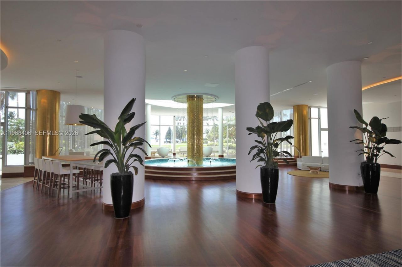 5151 Collins Av, Unit 532, Miami Beach, FL 33140 Photo