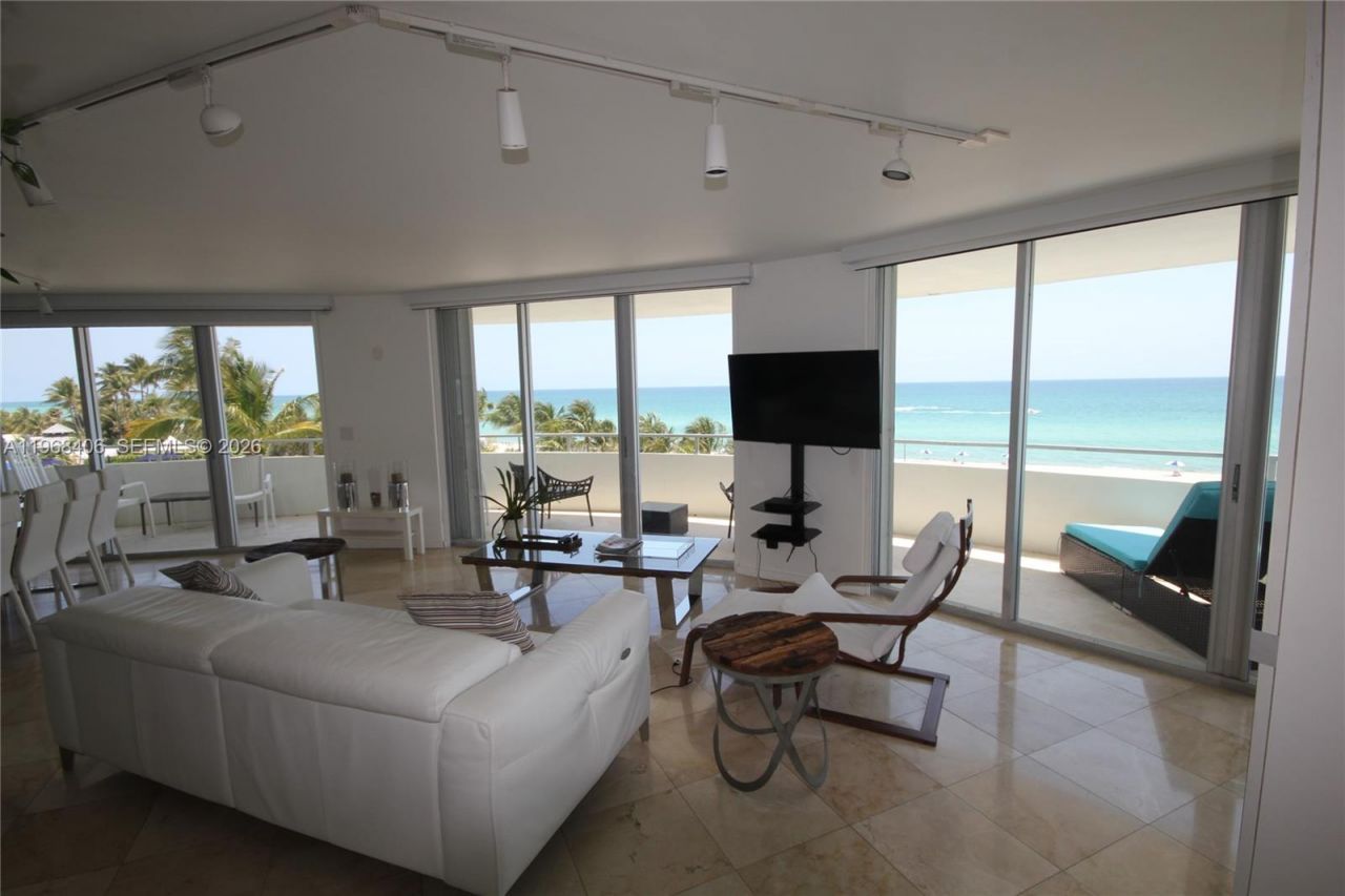 5151 Collins Av, Unit 532, Miami Beach, FL 33140 Photo
