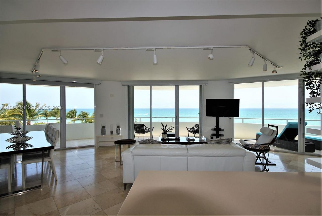 5151 Collins Av, Unit 532, Miami Beach, FL 33140 Photo