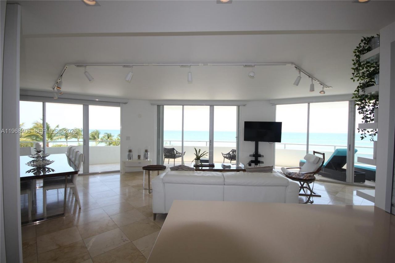 5151 Collins Av, Unit 532, Miami Beach, FL 33140 Photo