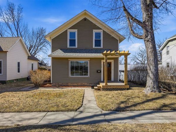 924 10th St, Marion, IA 52302