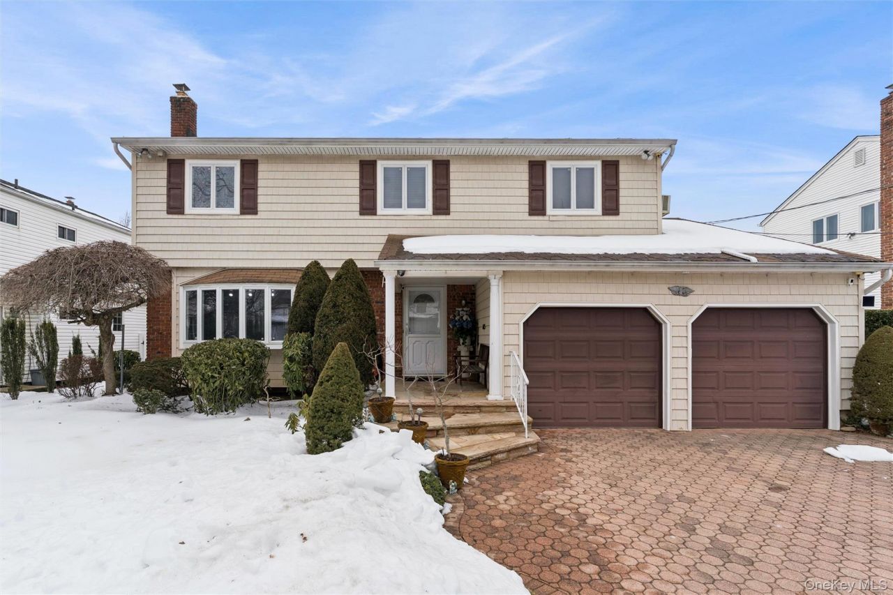 44 Wallace Drive, Plainview, NY 11803 Main Photo