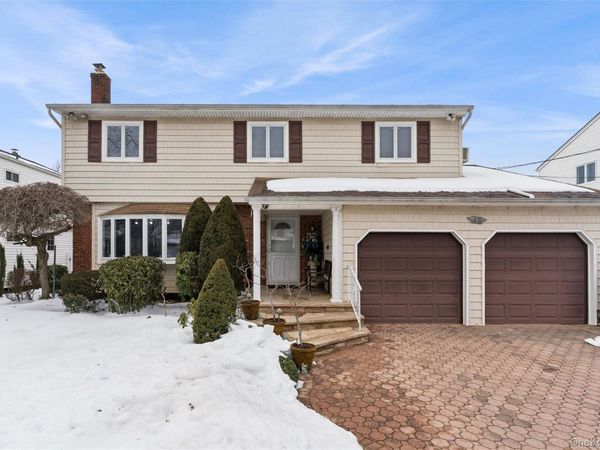 44 Wallace Drive, Plainview, NY 11803