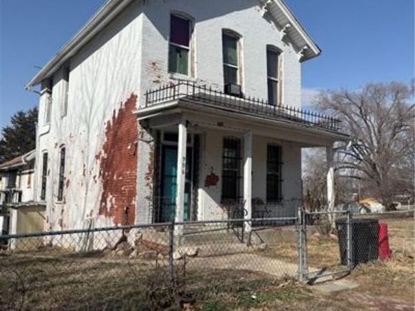 906 S 11th Street, St Joseph, MO 64503