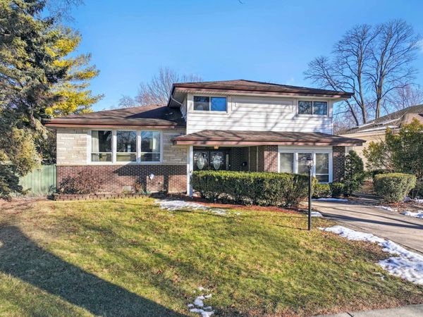 719 N Forest Avenue, Mount Prospect, IL 60056