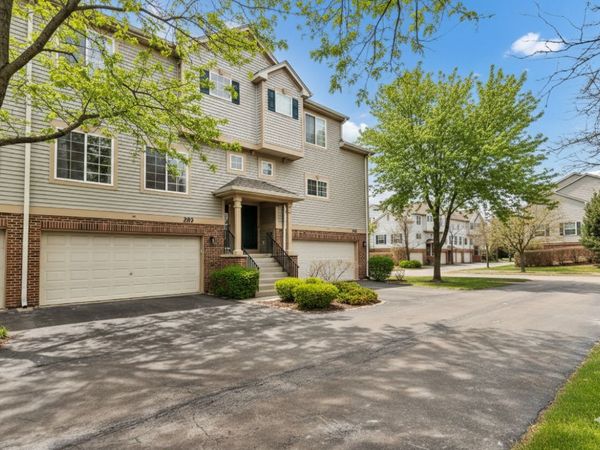 282 Monarch Drive, Unit 24, Streamwood, IL 60107