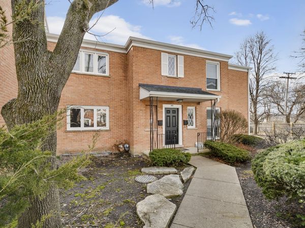 491 OLD SURREY Lane, Unit A, Hinsdale, IL 60521