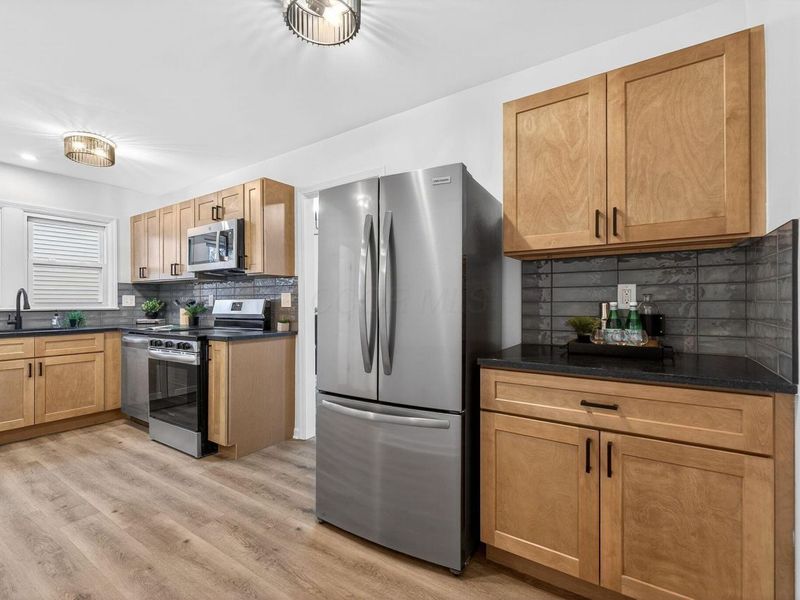 399 Carilla Lane, Columbus, OH 43228 Photo 10