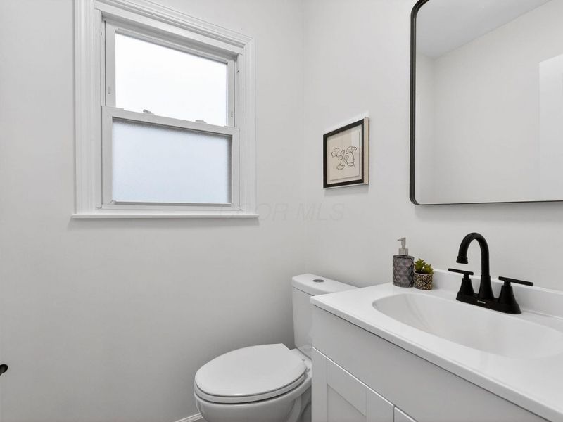 399 Carilla Lane, Columbus, OH 43228 Photo 13