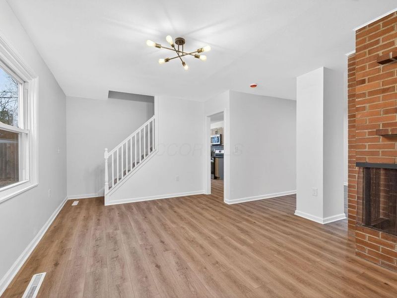 399 Carilla Lane, Columbus, OH 43228 Photo 7