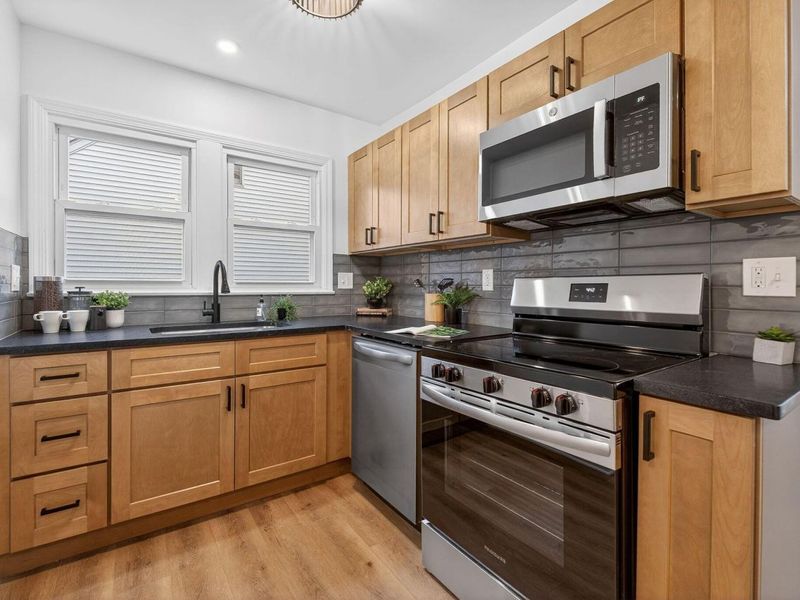 399 Carilla Lane, Columbus, OH 43228 Photo 8