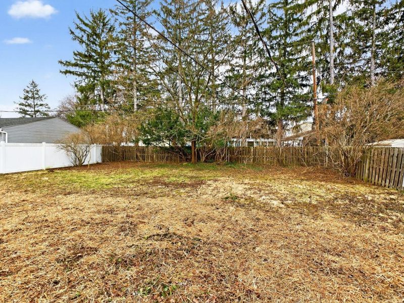 399 Carilla Lane, Columbus, OH 43228 Photo 9