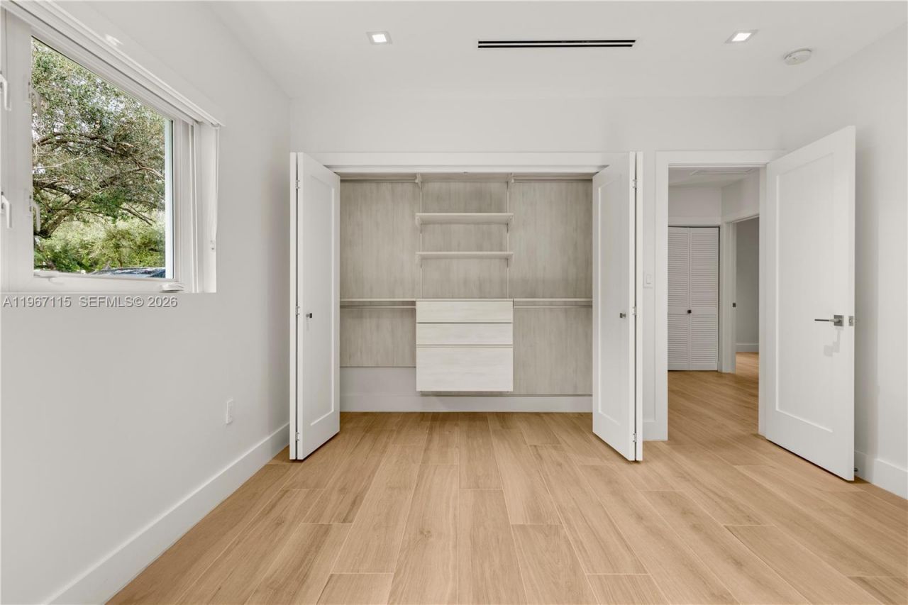 6011 Maynada St, Coral Gables, FL 33146 Photo