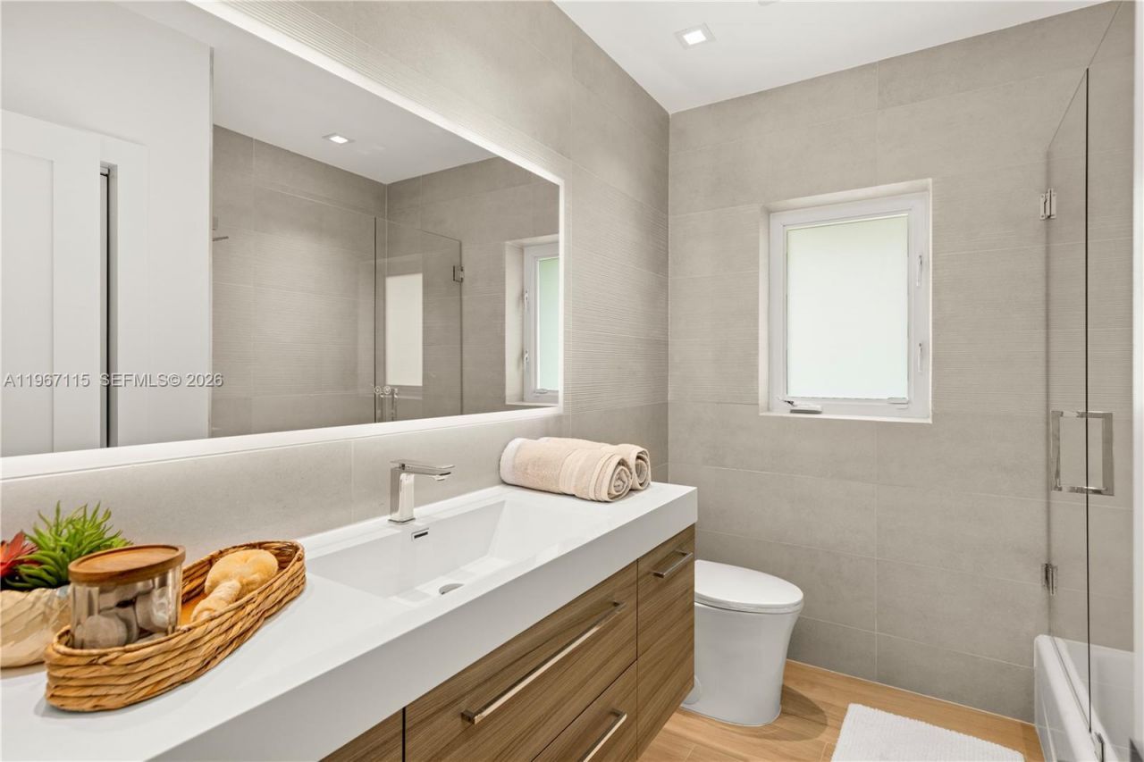 6011 Maynada St, Coral Gables, FL 33146 Photo