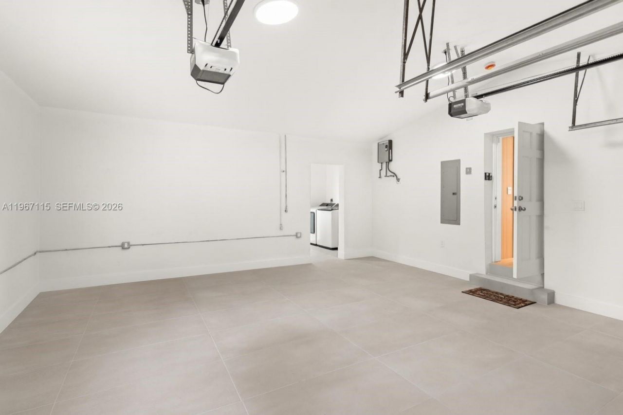 6011 Maynada St, Coral Gables, FL 33146 Photo