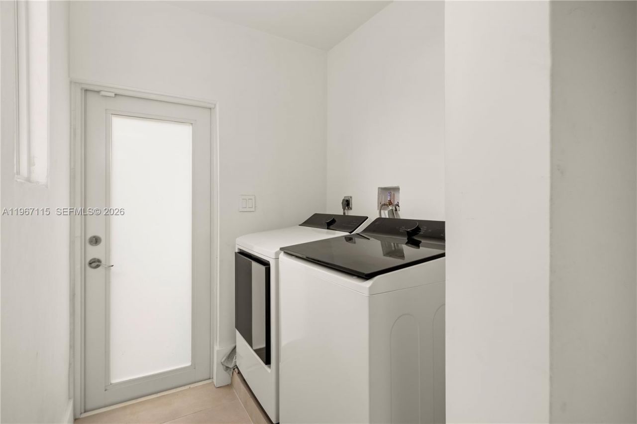 6011 Maynada St, Coral Gables, FL 33146 Photo