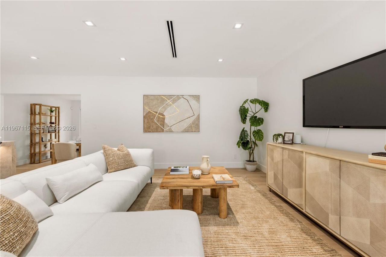 6011 Maynada St, Coral Gables, FL 33146 Photo