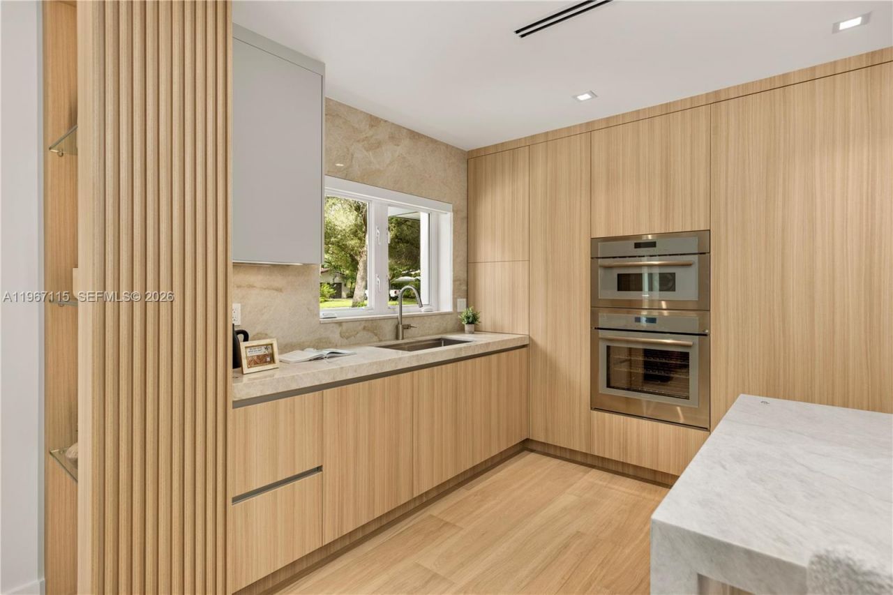 6011 Maynada St, Coral Gables, FL 33146 Photo