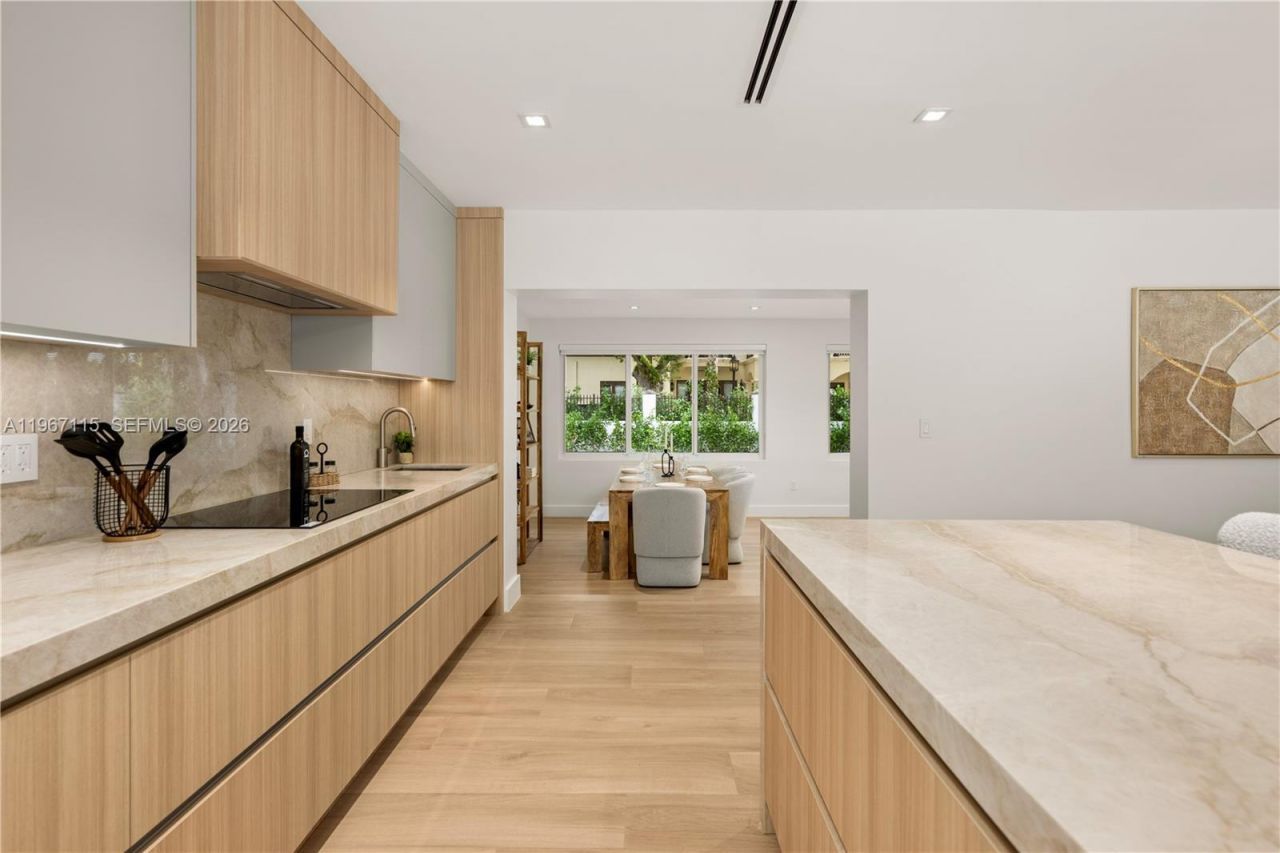 6011 Maynada St, Coral Gables, FL 33146 Photo