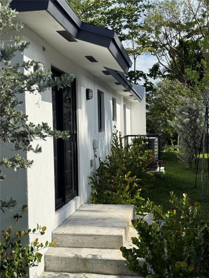 210 SW 3rd St , Florida City, FL 33034 Photo