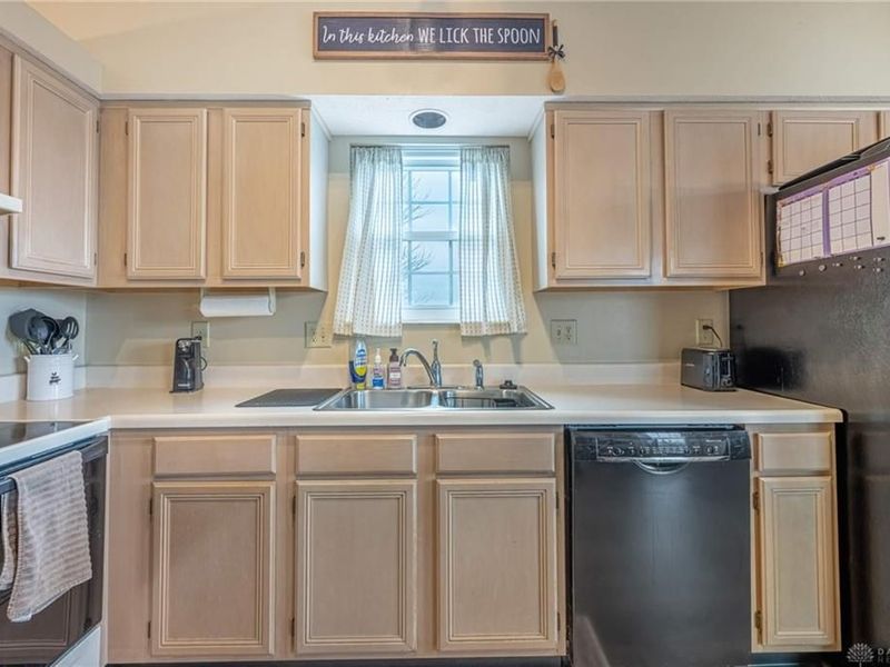 6865 Cedar Cove Drive, Centerville, OH 45459 Photo 10