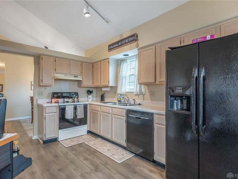 6865 Cedar Cove Drive, Centerville, OH 45459 Photo 9