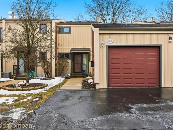 25035 Woodvale Drive S, Southfield, MI 48034