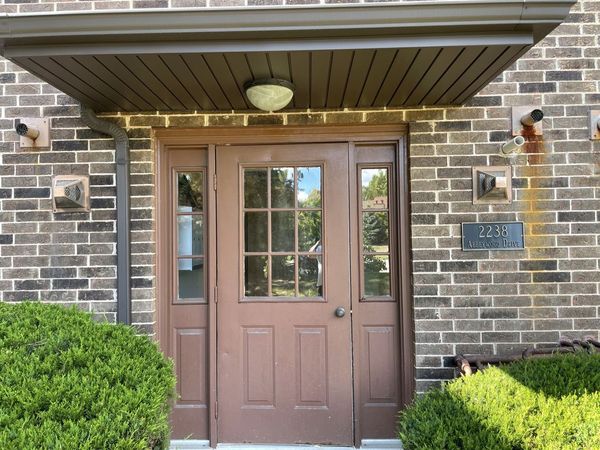 2220 Abbeywood Drive, Unit B, Lisle, IL 60532
