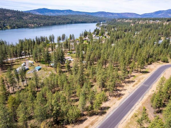 6550 Kate Dr, Nine Mile Falls, WA 99026