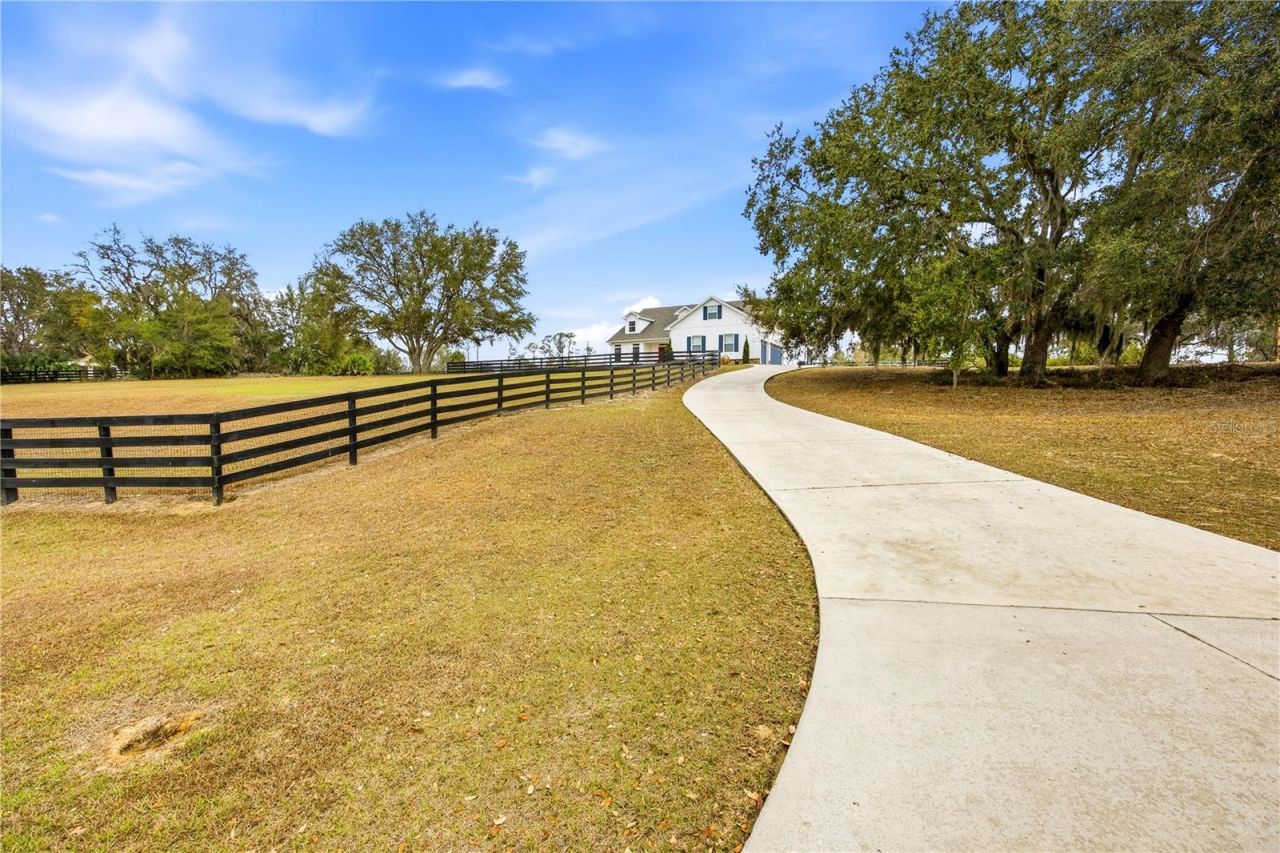 5608 Strong Point, Weirsdale, FL 32195 Photo