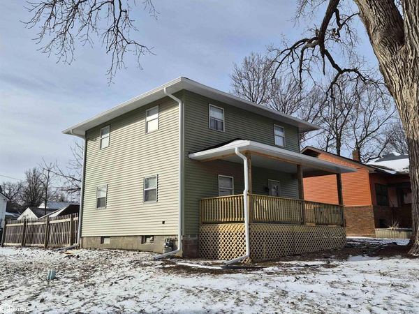 1042 1St Avenue E, Oskaloosa, IA 52577