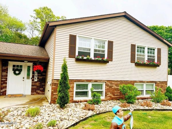 6 Stuyvesant Court, Ballston Spa, NY 12020