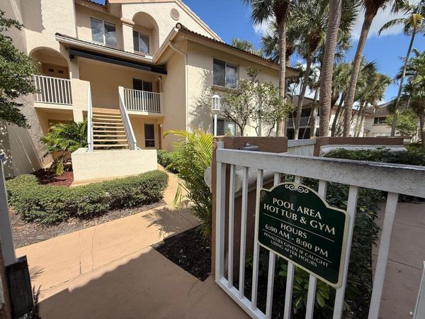 16206 Glenmoor Dr, Unit 206, West Palm Beach, FL 33409