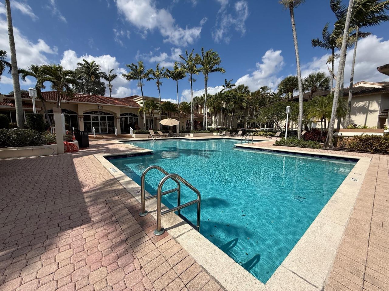 16206 Glenmoor Dr, Unit 206, West Palm Beach, FL 33409 Photo