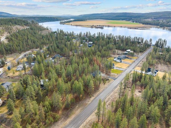 6555 Kate Dr Dr, Nine Mile Falls, WA 99026