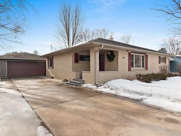 3137 PARKDALE DRIVE, Marinette, WI 54143