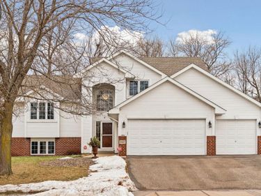 9487 Winslow N, Maple Grove, MN 55311