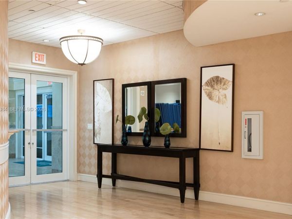 20000 E Country Club Dr, Unit 307, Aventura, FL 33180