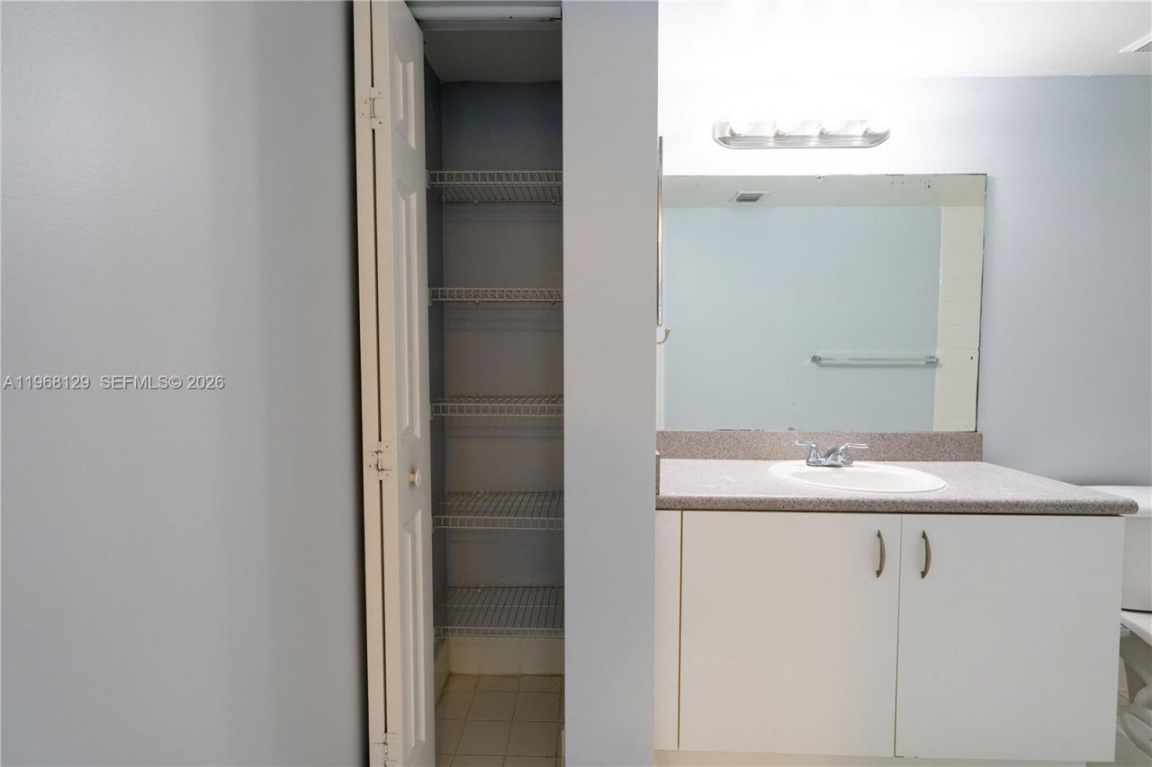 816 NW 11th St , Unit 1006, Miami, FL 33136 Photo