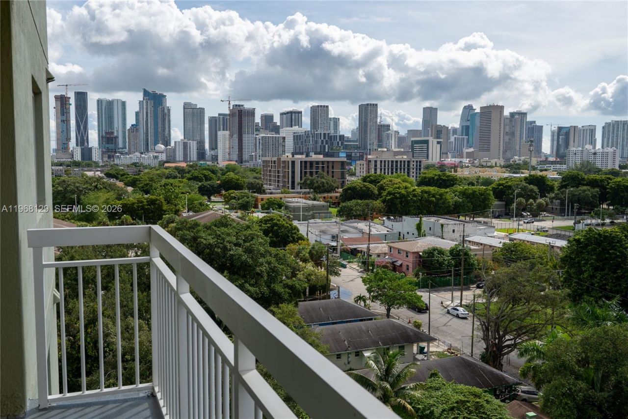 816 NW 11th St , Unit 1006, Miami, FL 33136 Photo