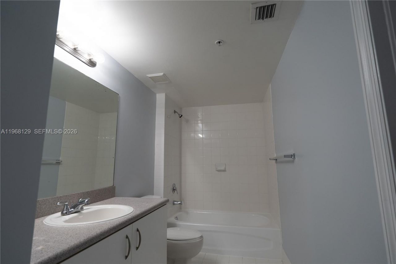 816 NW 11th St , Unit 1006, Miami, FL 33136 Photo
