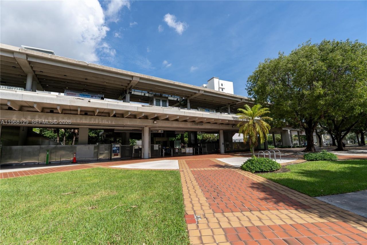 816 NW 11th St , Unit 1006, Miami, FL 33136 Photo