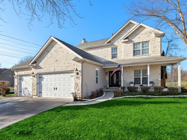 680 Blackthorn Drive, Crystal Lake, IL 60014