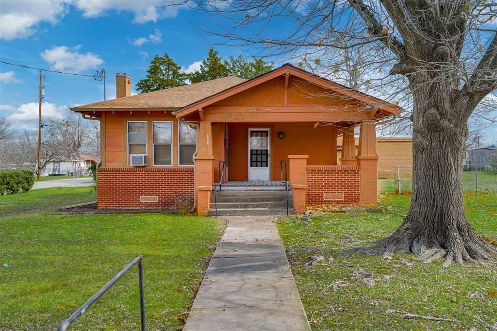 1101 S Locust Street, Clarksville, TX 75426 Main Photo