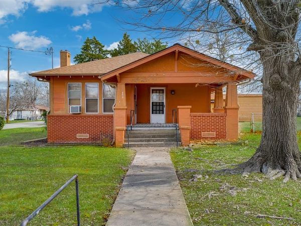 1101 S Locust Street, Clarksville, TX 75426