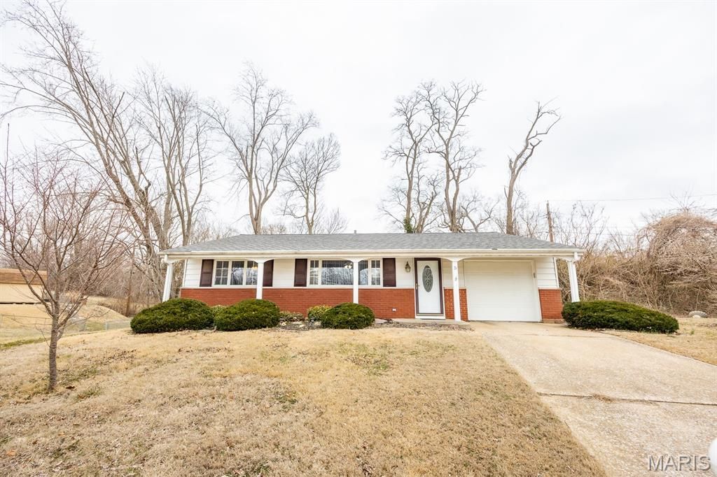 5 Helen Court, Fairview Heights, IL 62208 Main Photo